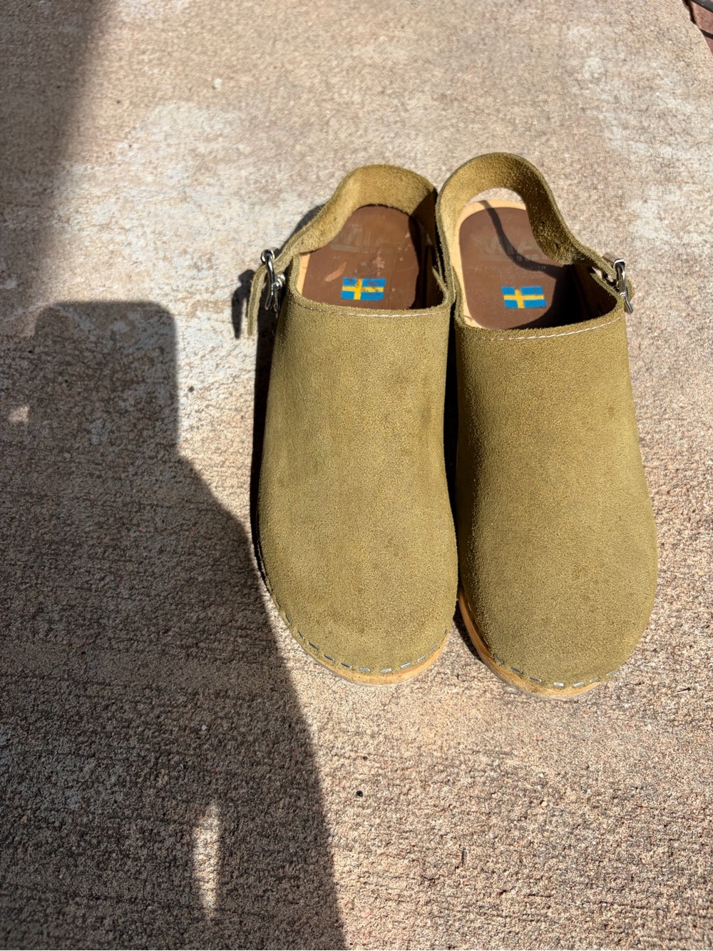 MIA Alma Swedish Clogs – Olive Green Suede – Made in Sweden